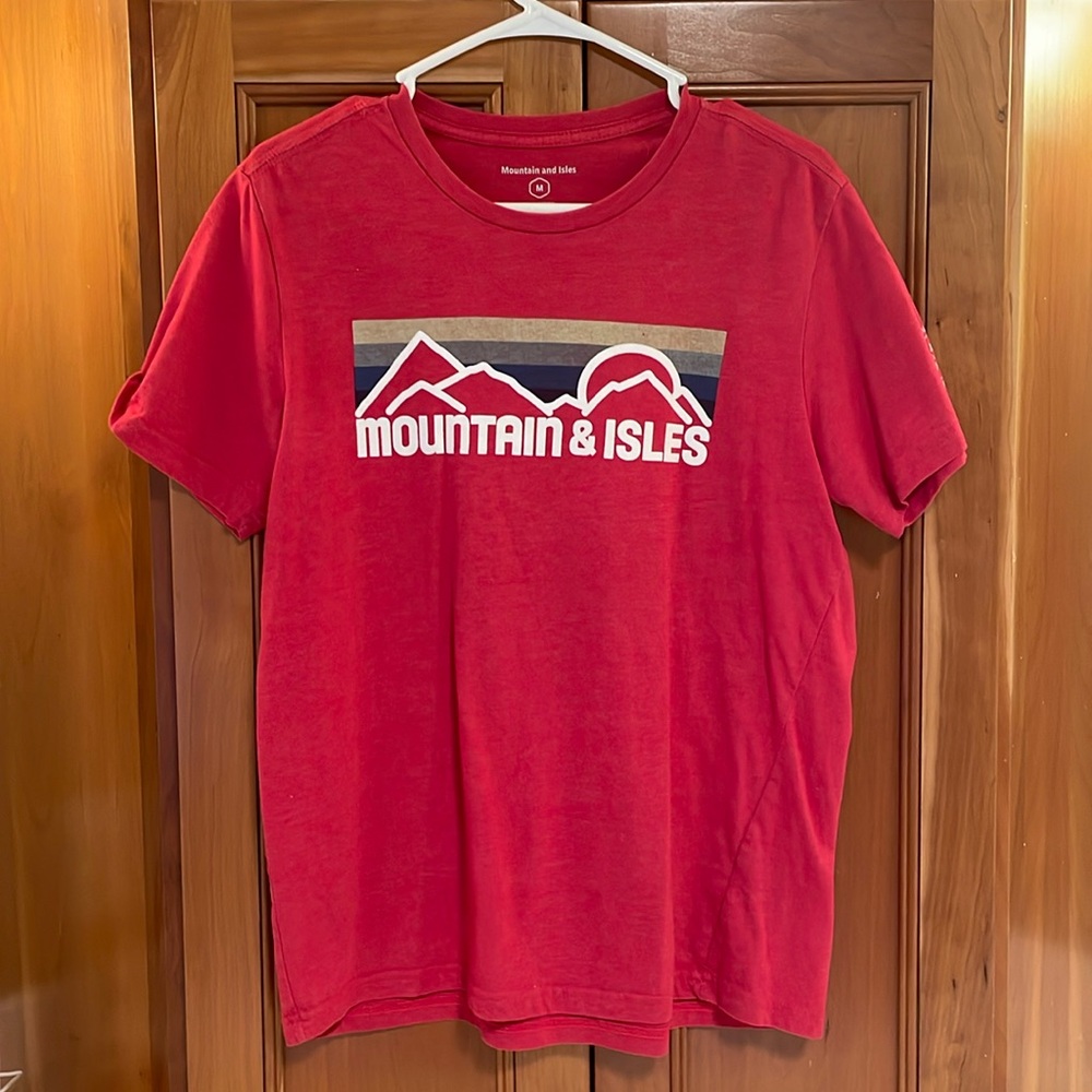 Men’s Mountain & Isles T Shirt Size M